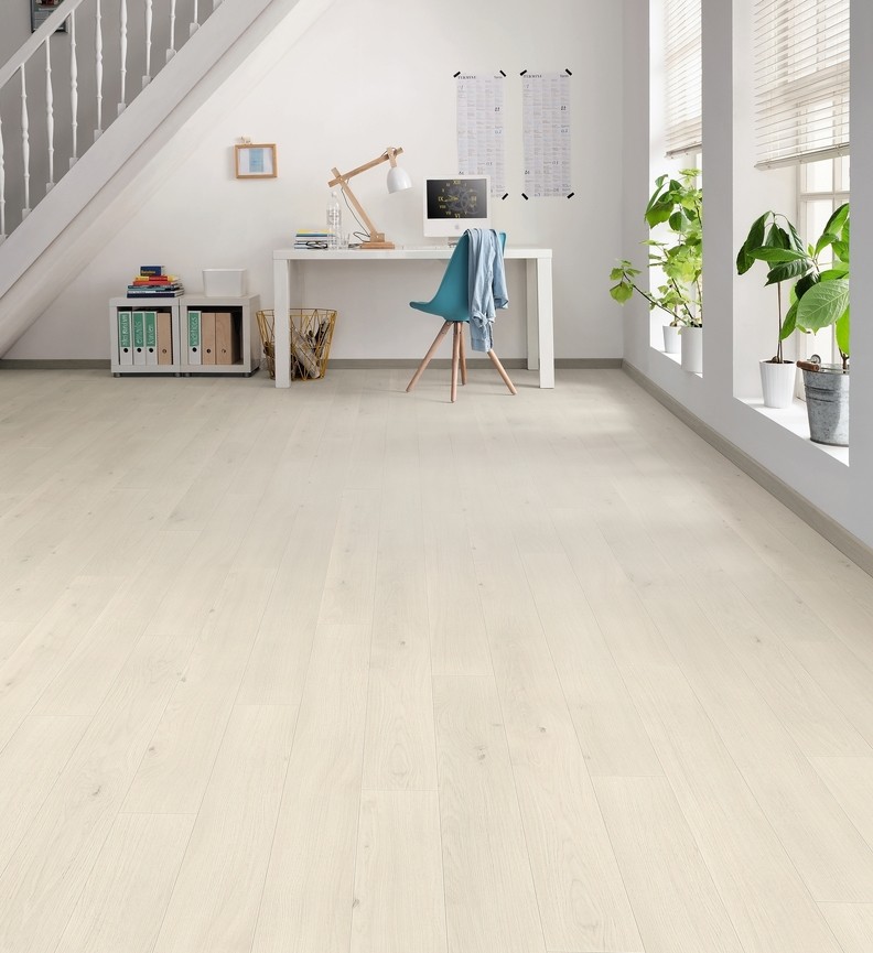 Ламинат Haro Tritty 100 Loft 4V Дуб Эмилия Белый 538716 1282×135×8 фото в интерьере